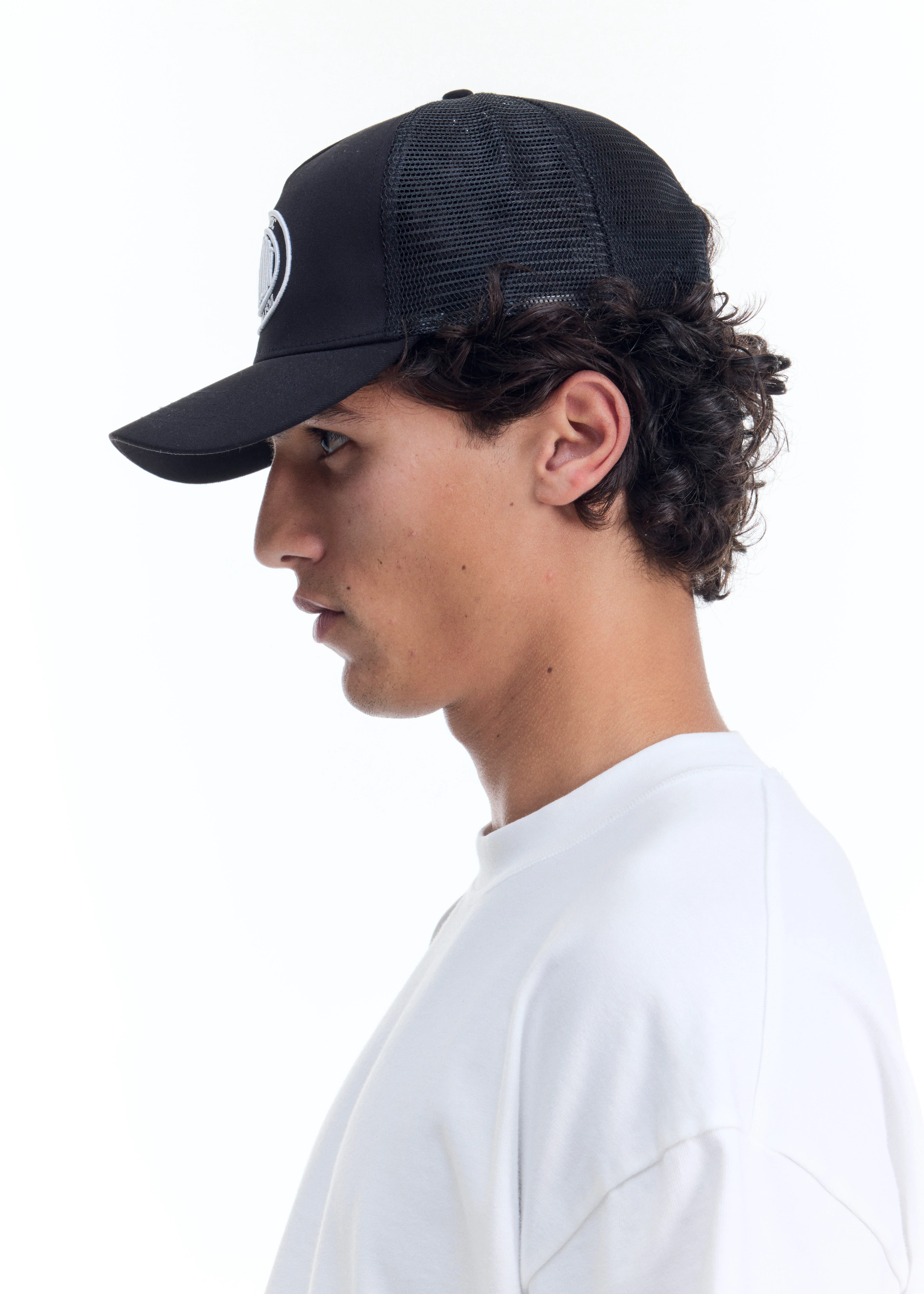 CREST TRUCKER CAP - Image 4