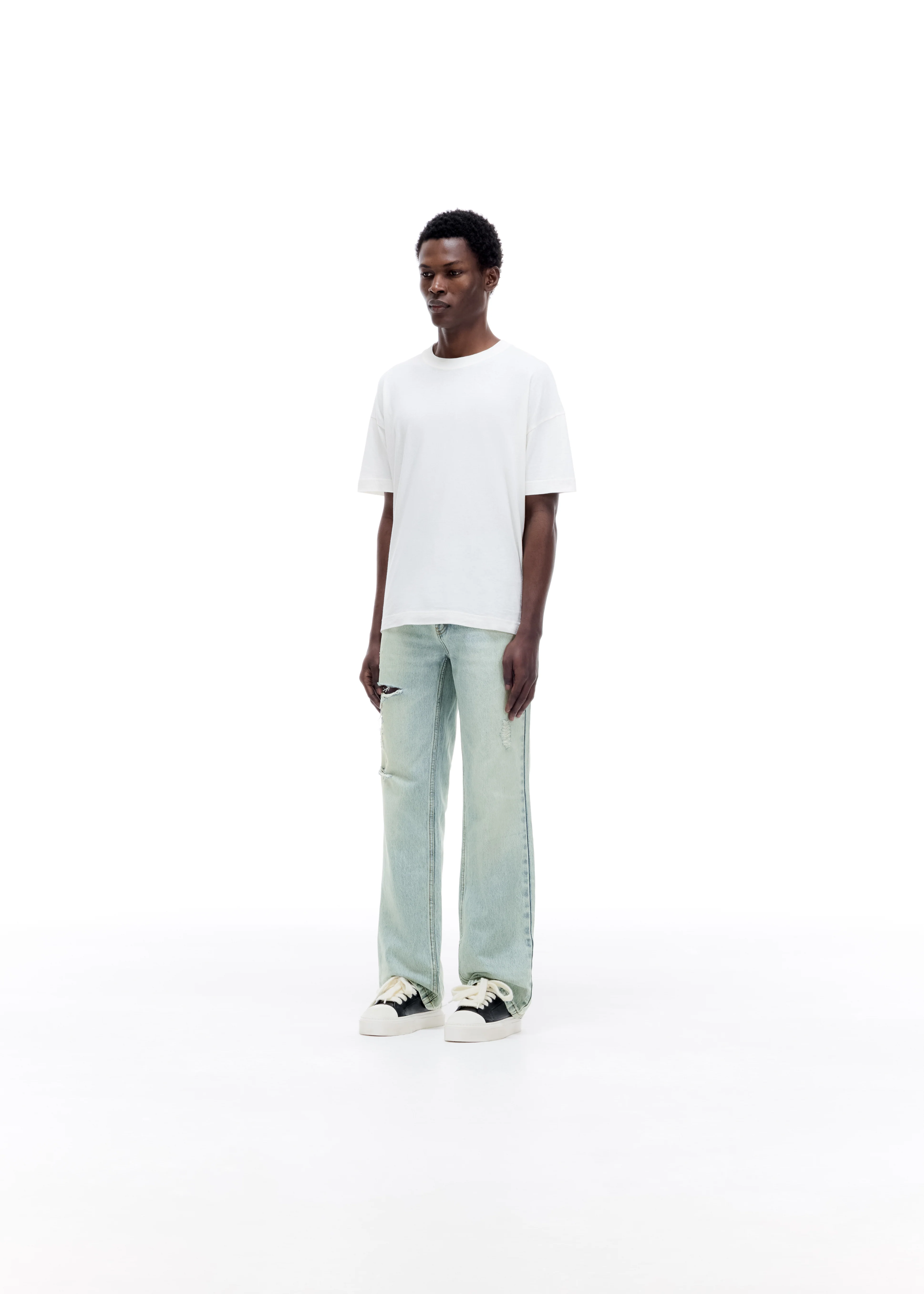 LIGHT WASH JEANS - Image 4