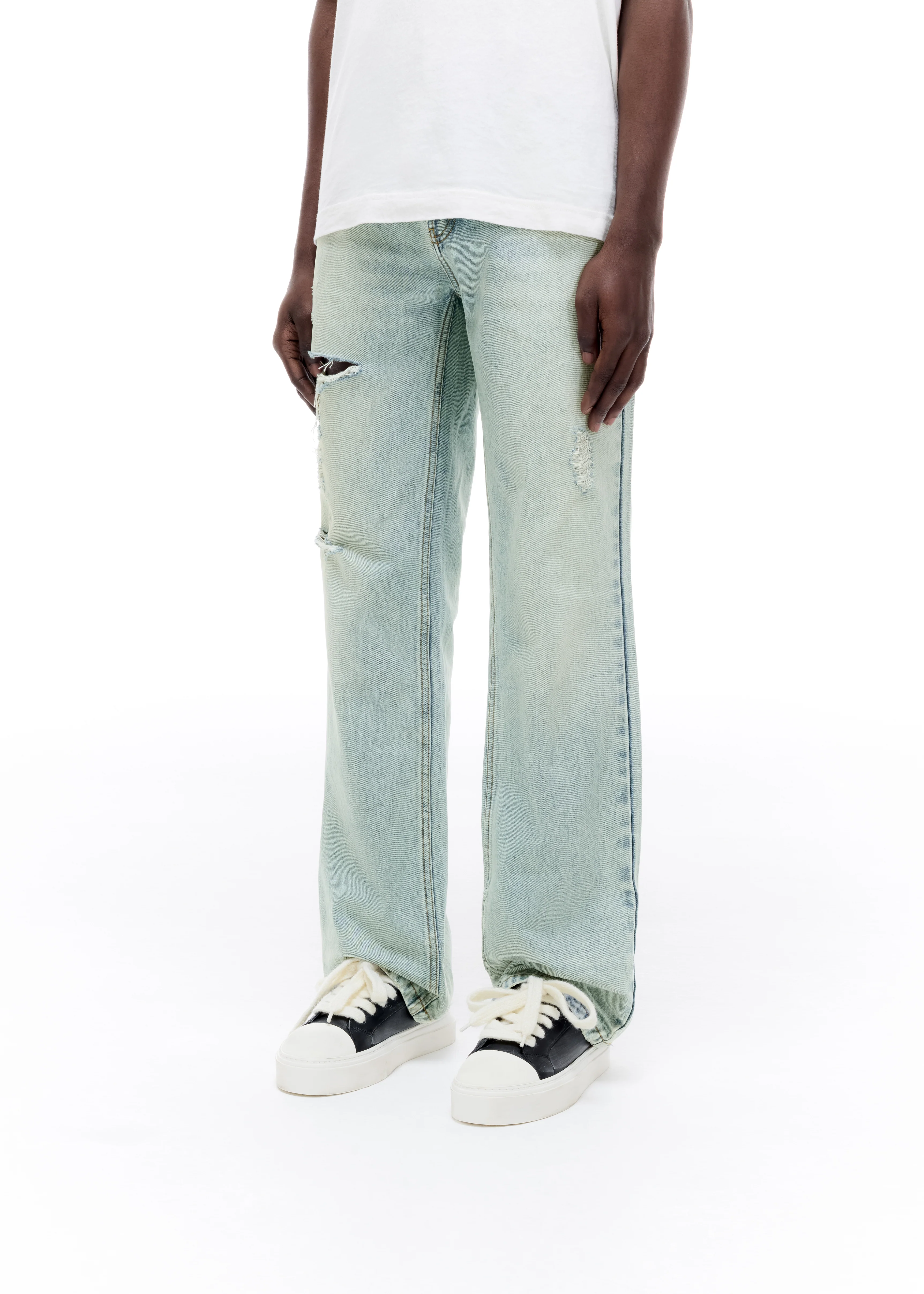 LIGHT WASH JEANS - Image 5